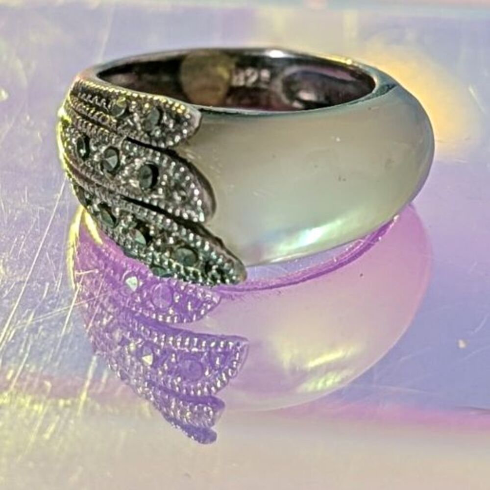 Vintage 1990s 925 Sterling Silver Mother of Pearl Marcasite Statement Ring siz 6